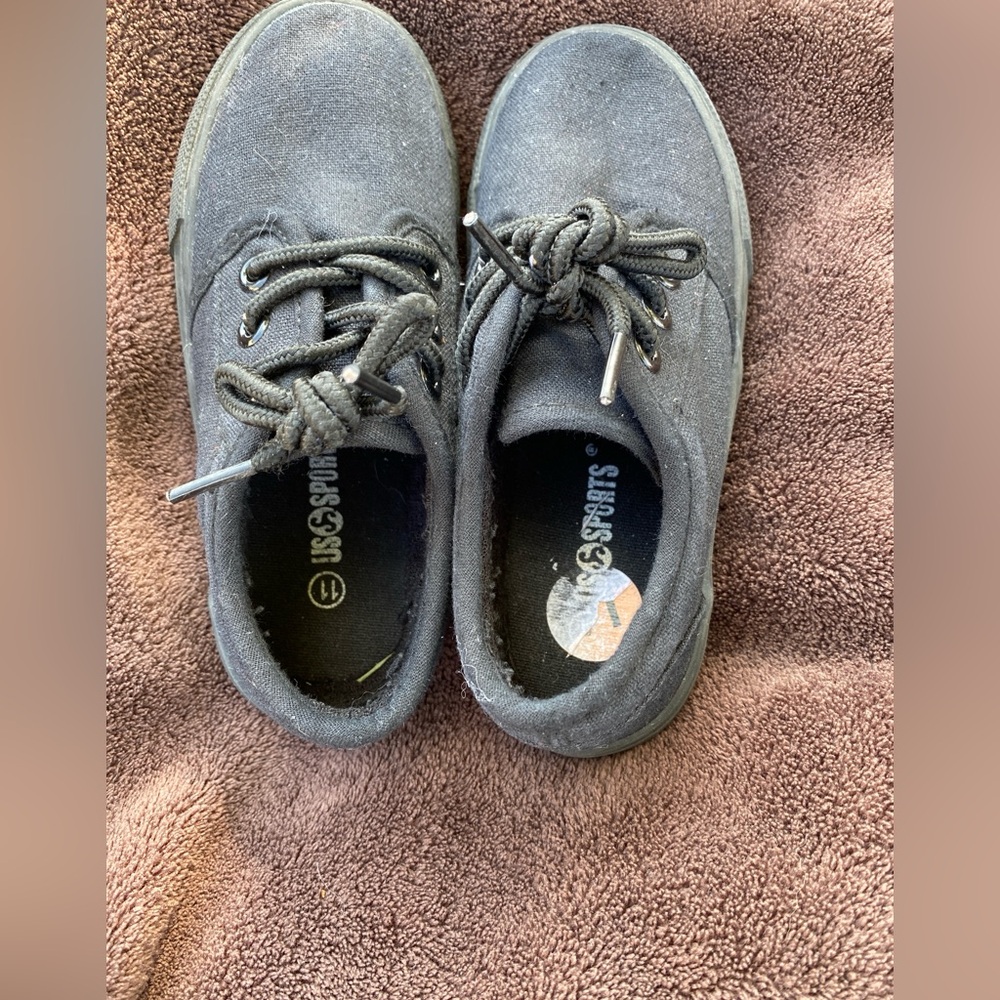 Kids Shoes - Picture 3 of 4